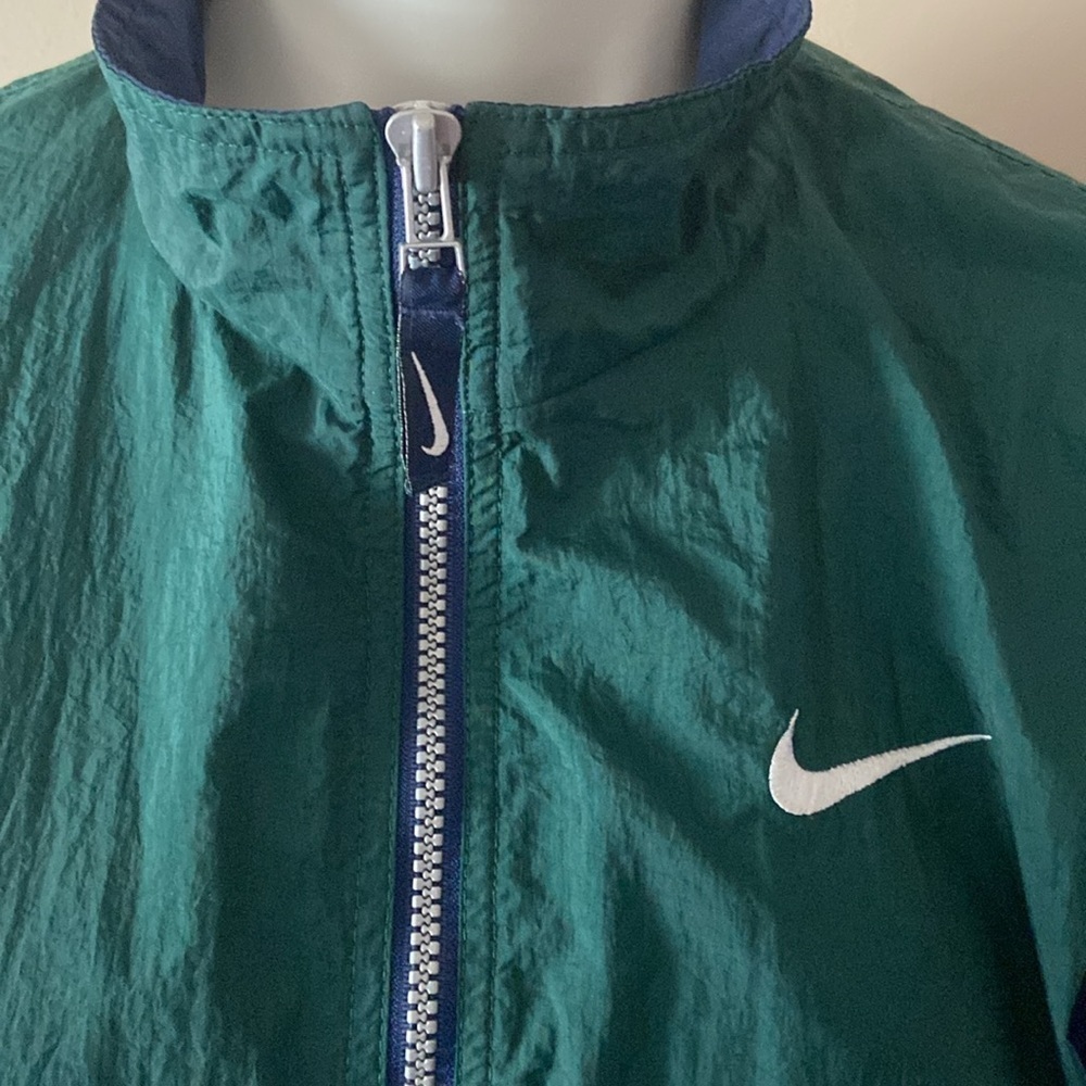 Vintage Nike Unisex Green and Navy Blue Windbreaker - Picture 3 of 6